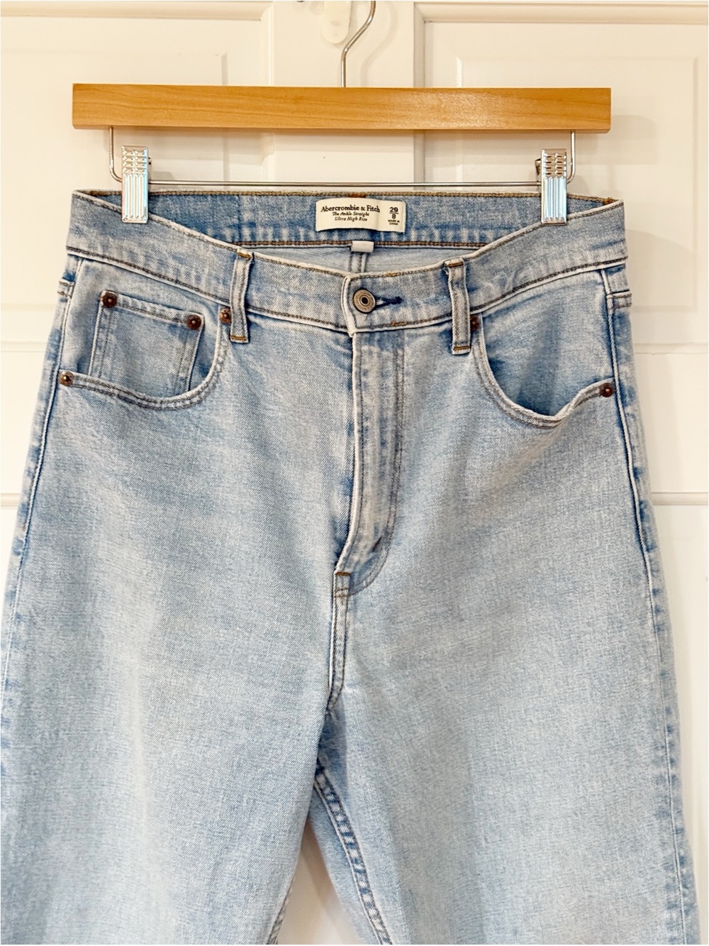 Abercrombie and Fitch Curve Love Ultra High Rise Ankle Straight Jeans 29/8 - Picture 3 of 8